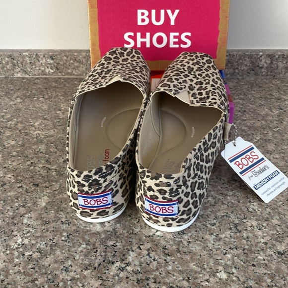 Bob’s From Skechers NEW memory foam slip on shoes W9.5 model 33417/LPD leopard - Picture 8 of 12